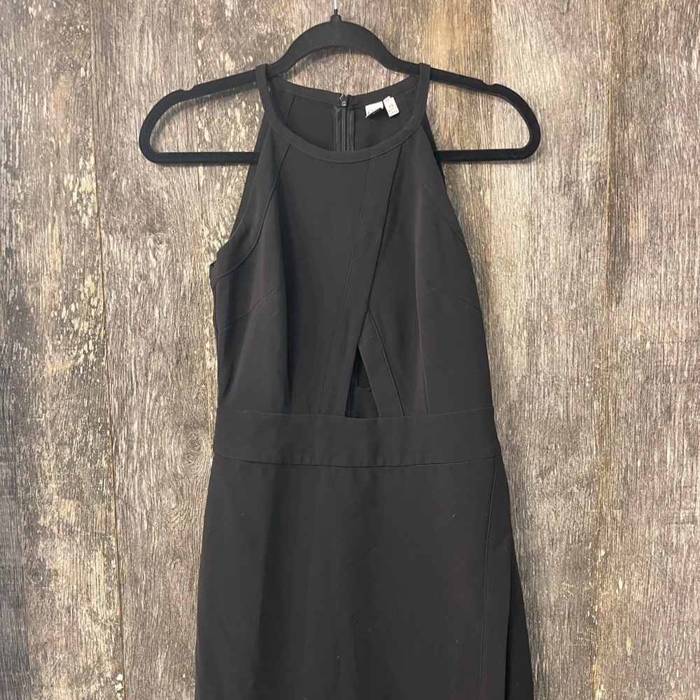Little black dress with key hole